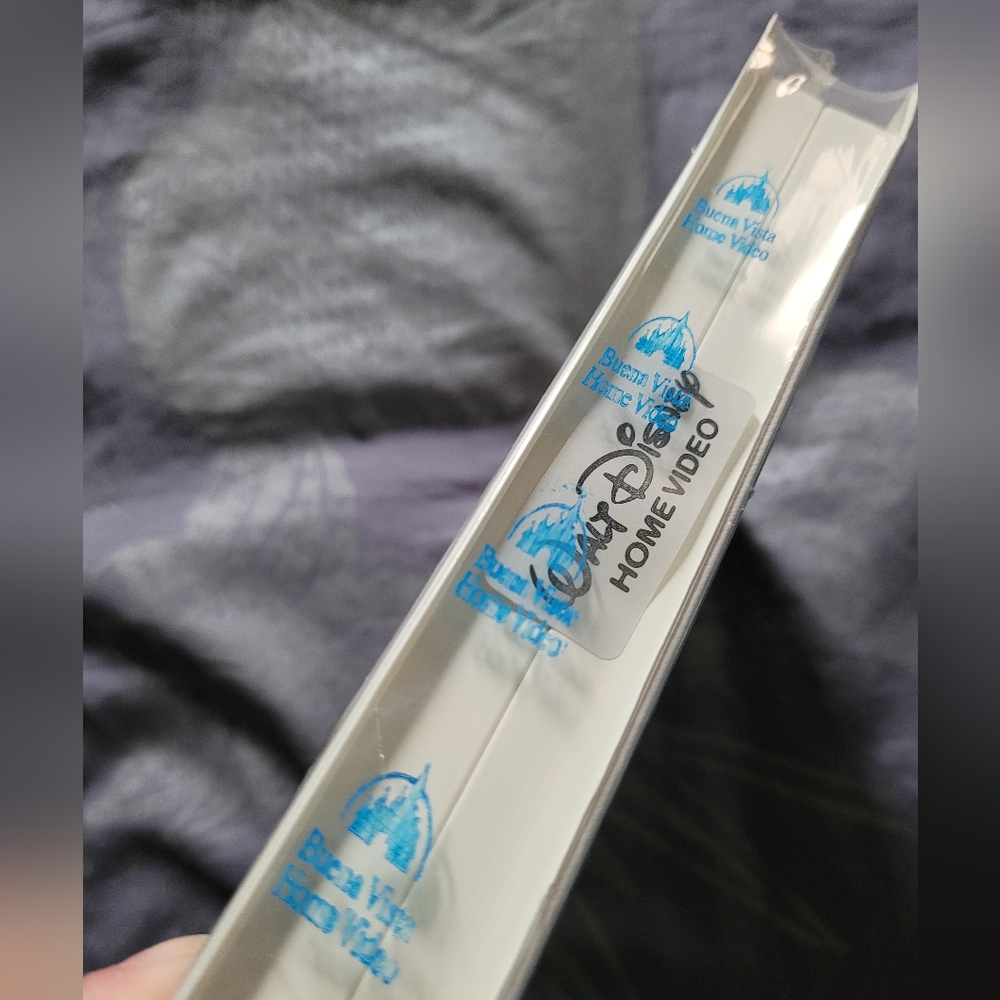 ⭐️SEALED Disney Bedknobs & Broomsticks VHS⭐️ - Picture 3 of 3